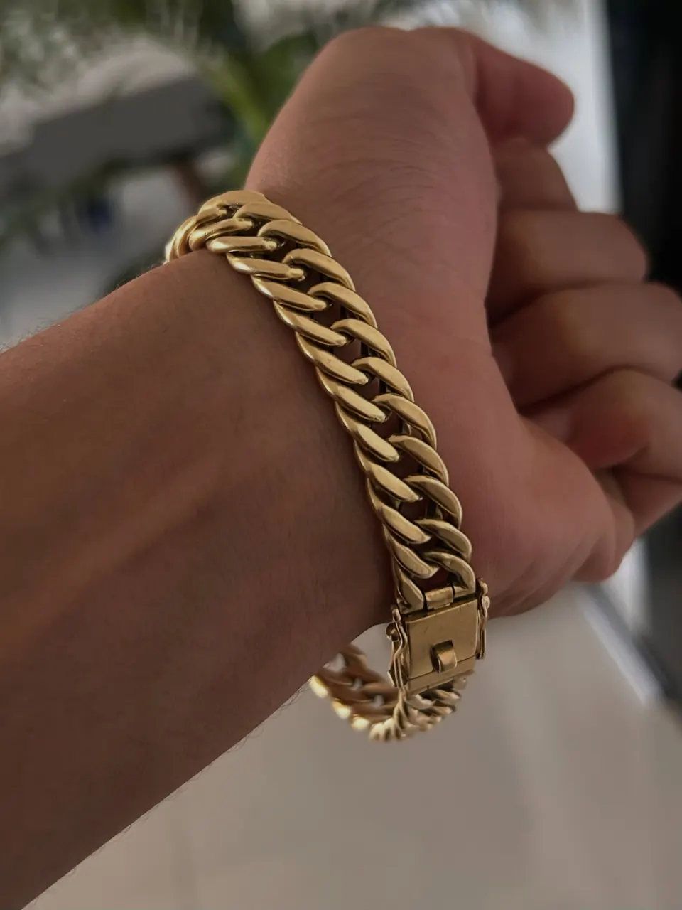 Pulseira grumet dupla de 11 mm em ouro 18k no pulso