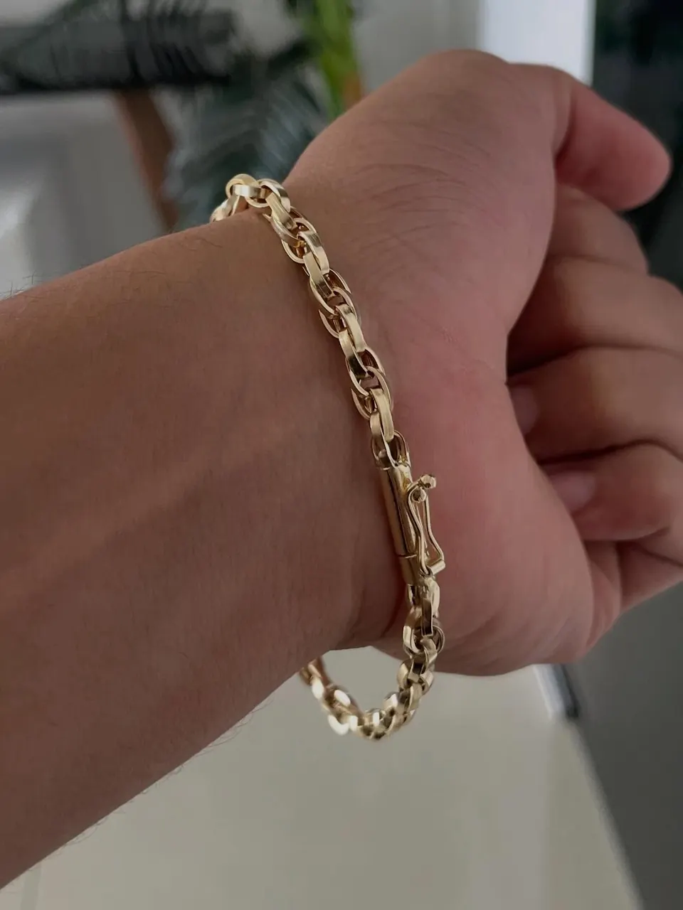 Pulseira tijolinho duplo de 4,5 mm em ouro 18k no pulso